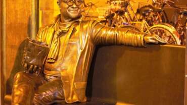 Lucio Dalla Statue in Bologna