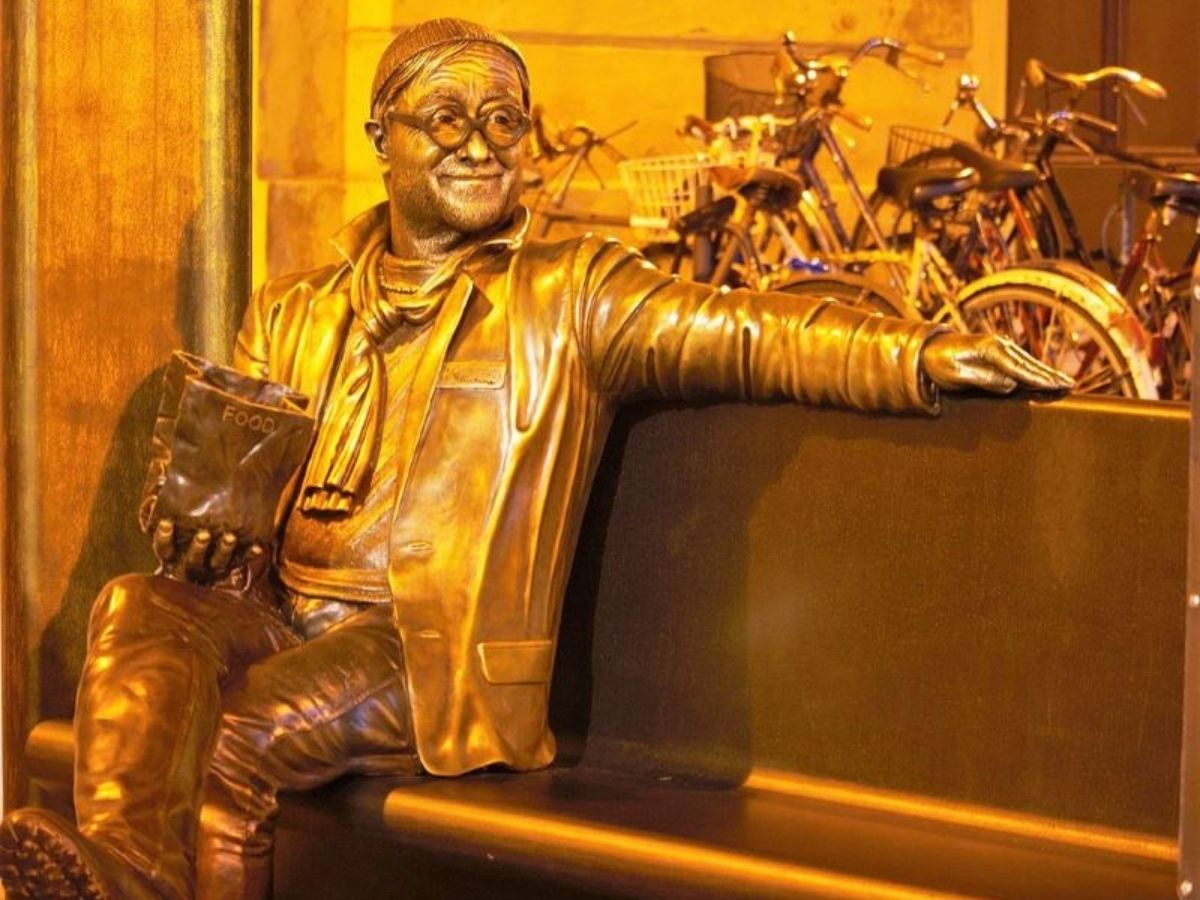 Lucio Dalla Statue in Bologna